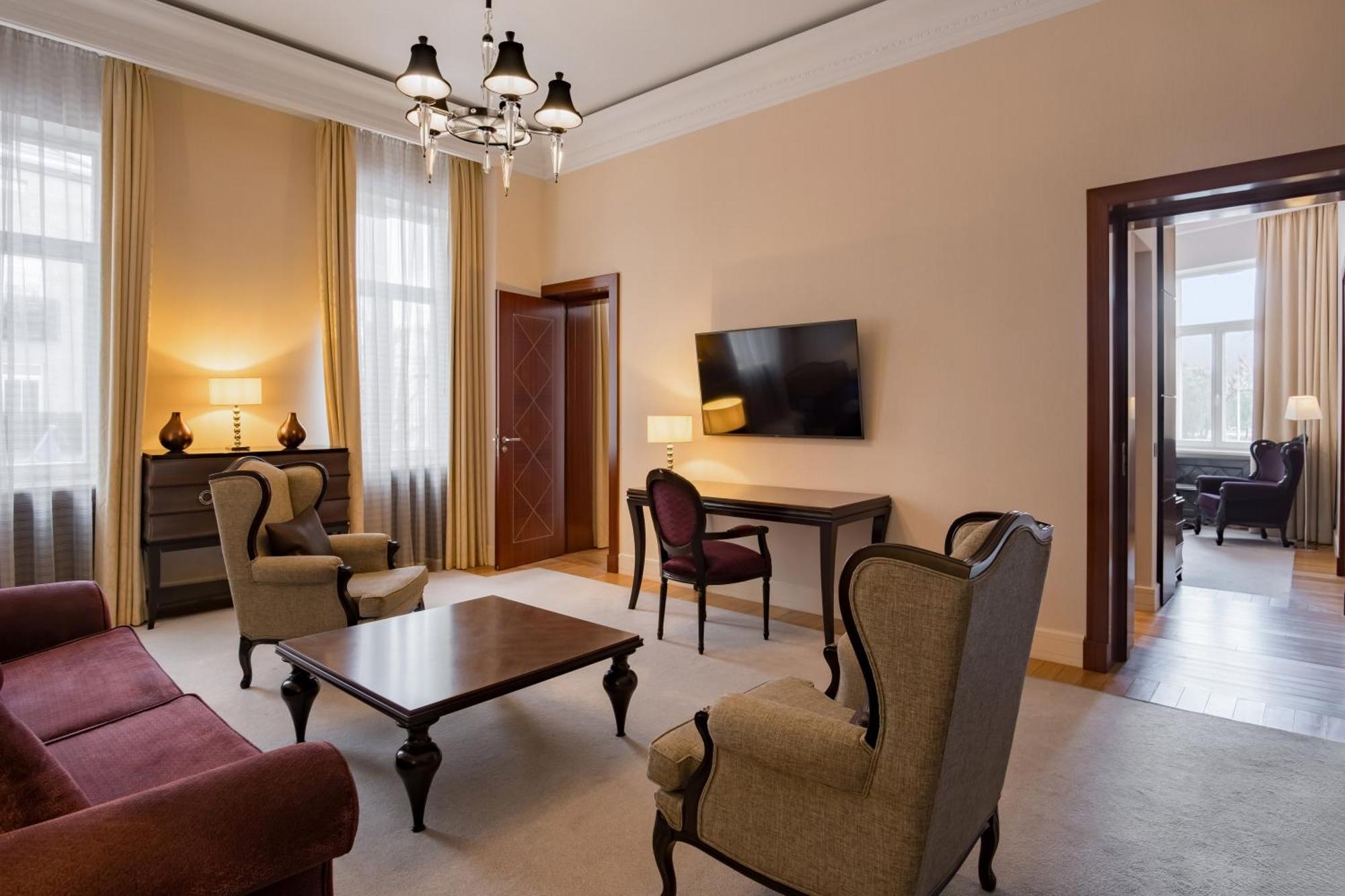 Grand Hotel Vilnius, Curio Collection By Hilton Extérieur photo