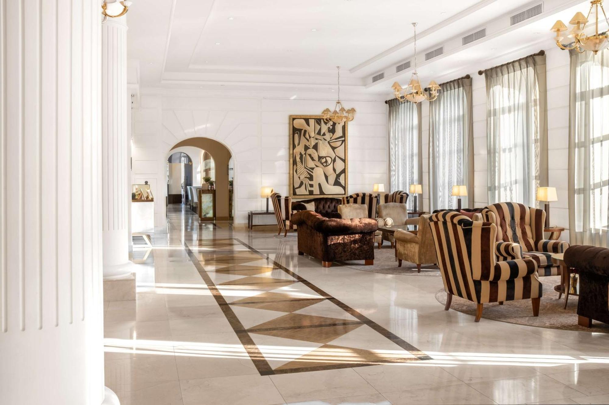 Grand Hotel Vilnius, Curio Collection By Hilton Extérieur photo