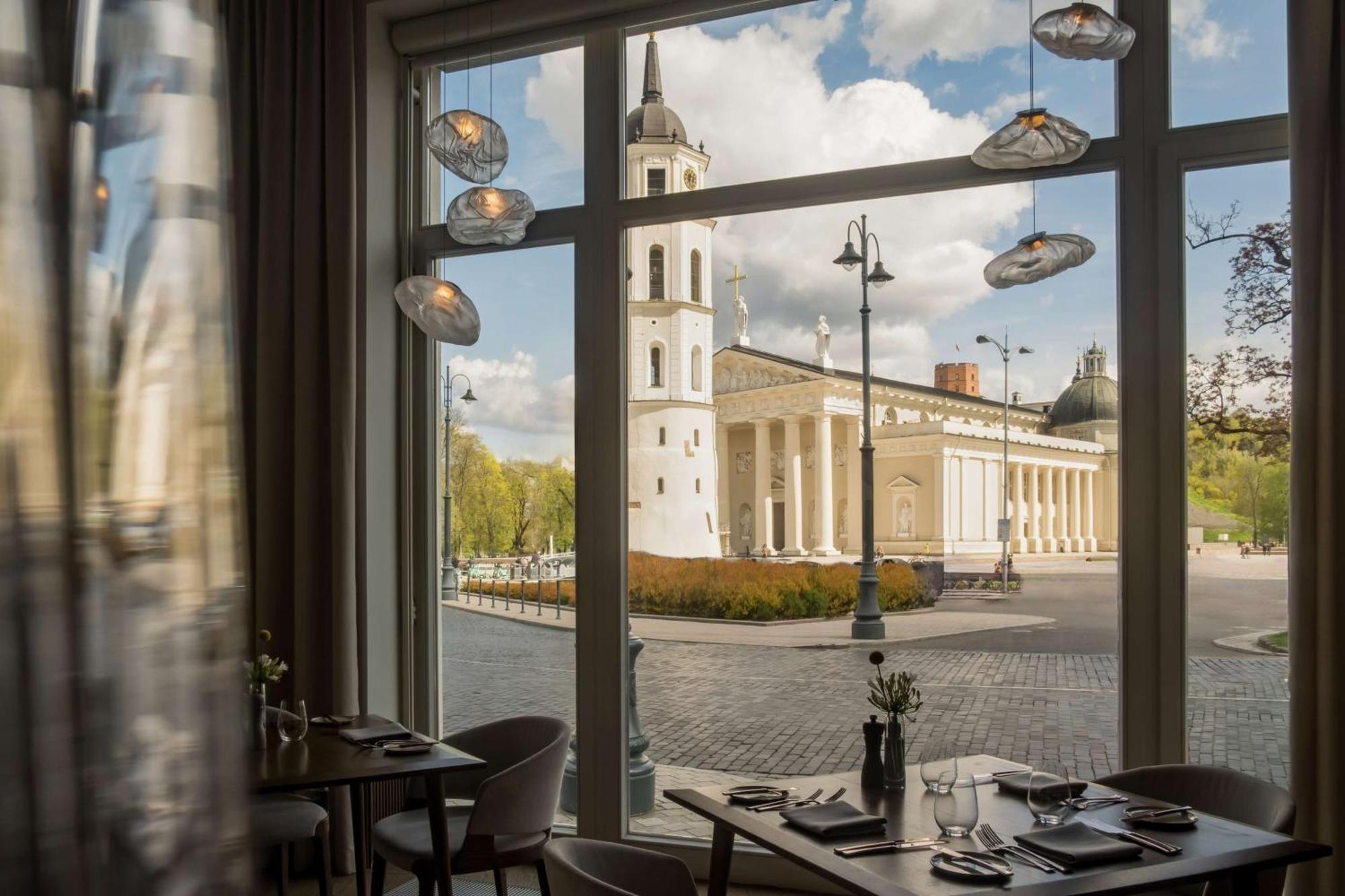 Grand Hotel Vilnius, Curio Collection By Hilton Extérieur photo